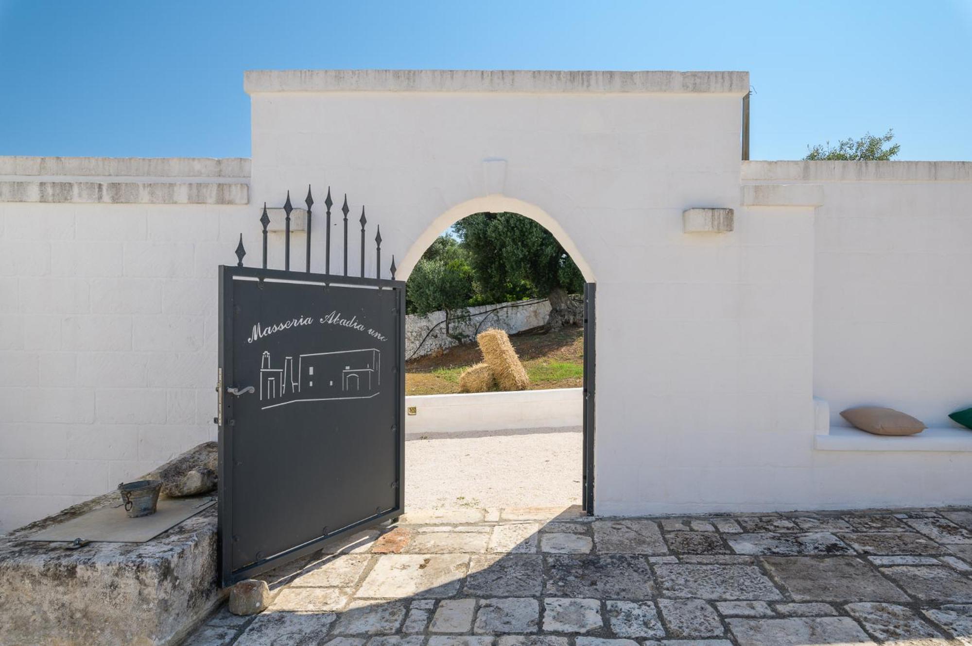 Masseria Abadia Uno Ostuni Luaran gambar