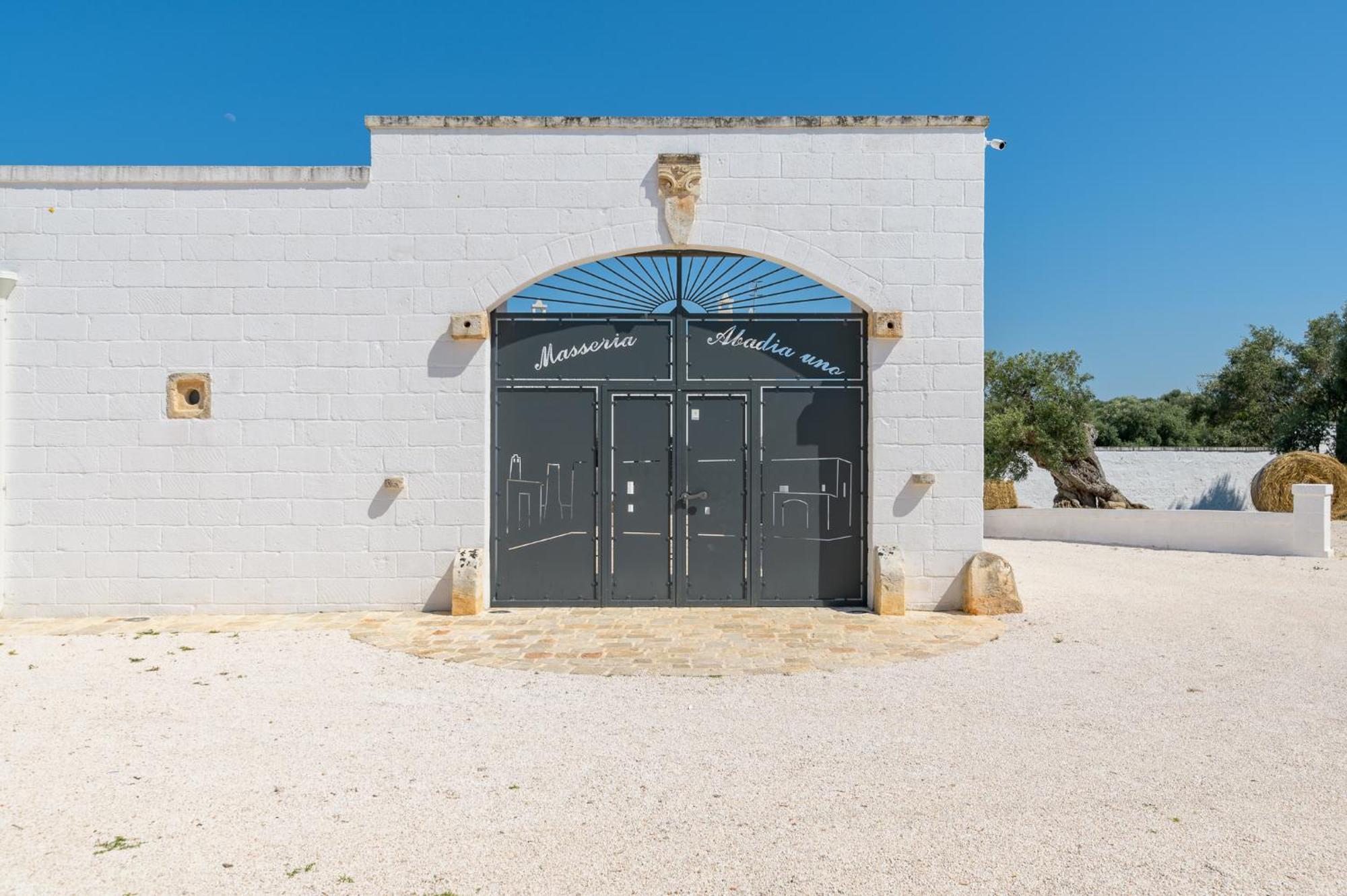 Masseria Abadia Uno Ostuni Luaran gambar